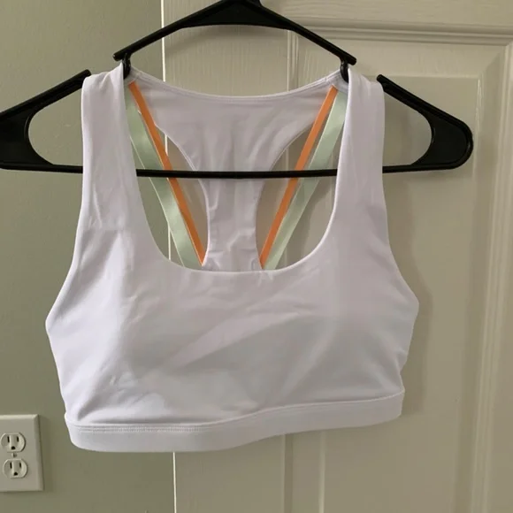 NWOT Fabletics Kessler Medium Impact Sports Bra II - Picture 2 of 4